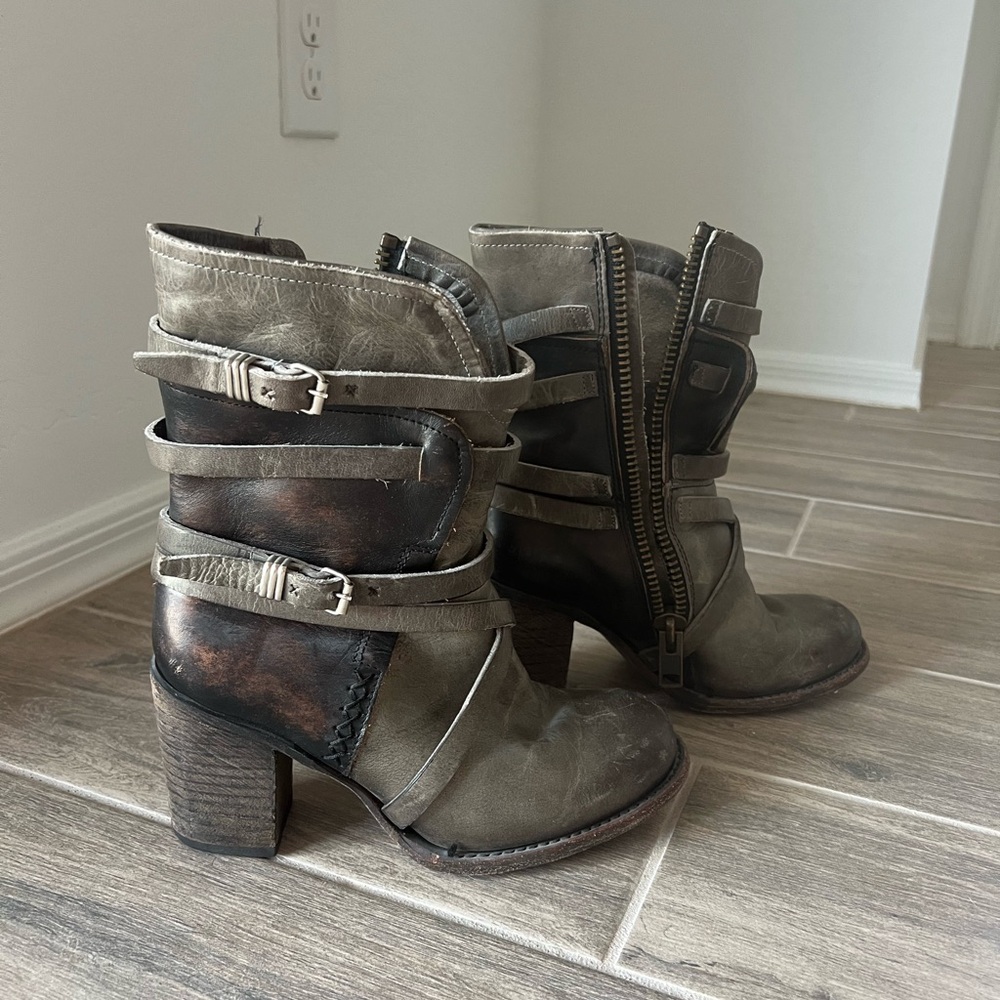 Freebird Baker in Stone, size 6